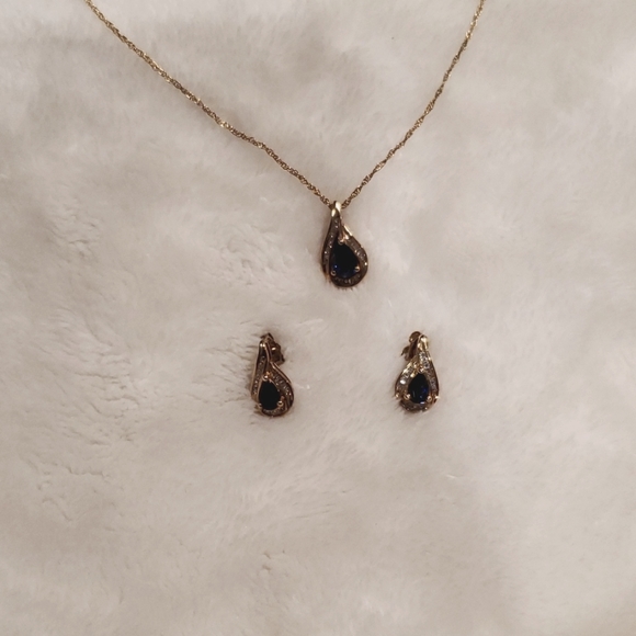 Zales Gold Necklace an Earring Set - Picture 2 of 4